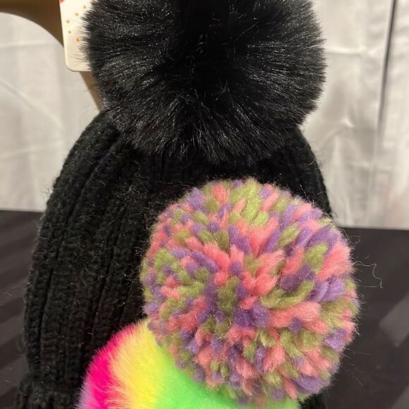 Black PICK-A-Pom Beanie 3 Interchangeable Poms - Picture 2 of 6